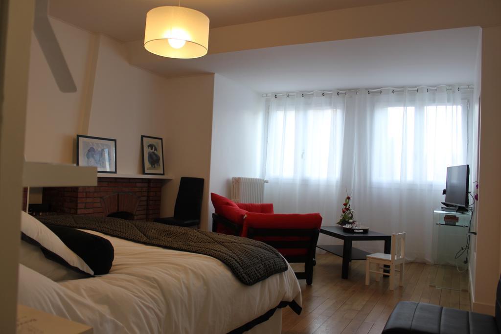 Au Coeur De Beauvais Bed & Breakfast Bagian luar foto